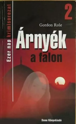 Gordon Role: Arnyek a falon Antikvar